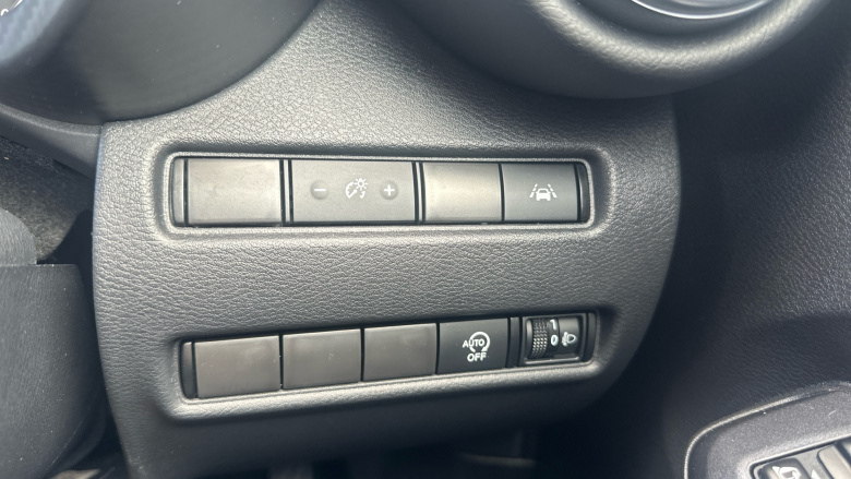 Nissan Juke 1.0 DiG-T 114 N-Connecta 5dr Petrol Hatchback